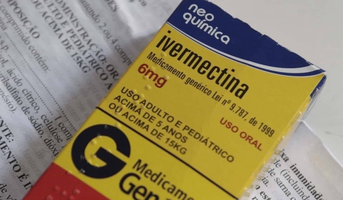 Após férias, Bolsonaro volta a defender ivermectina contra Covid-19