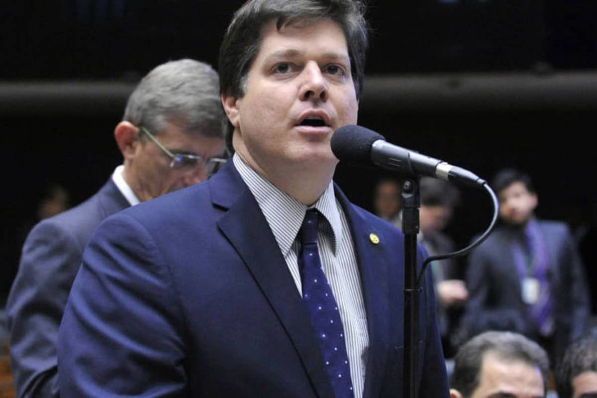 Na disputa pela presidência da Câmara, PT declara apoio a Baleia Rossi do MDB