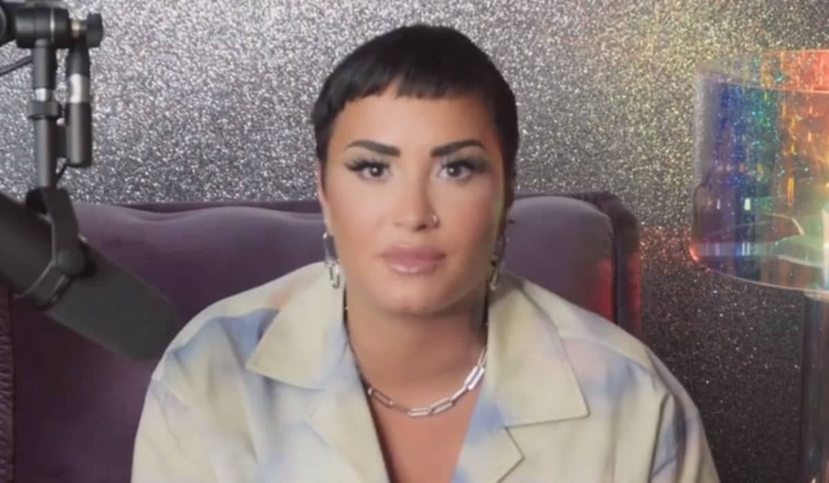 Demi Lovato se identifica como não-binária em vídeo para os fãs
