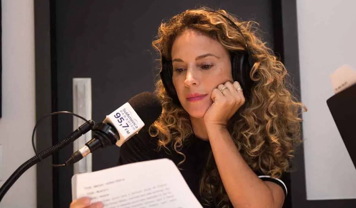 Maíra Charken vive crise financeira e chora em desabafo na web