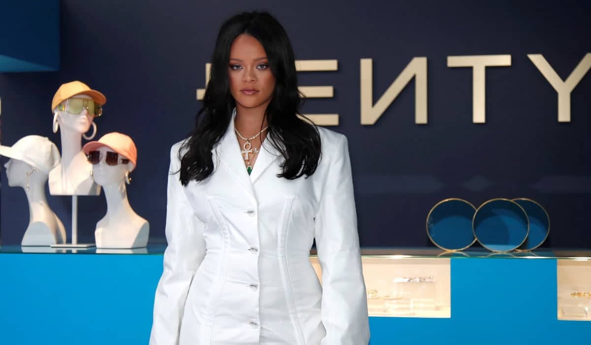 82% da fortuna bilionária de Rihanna vem da Fenty Beauty