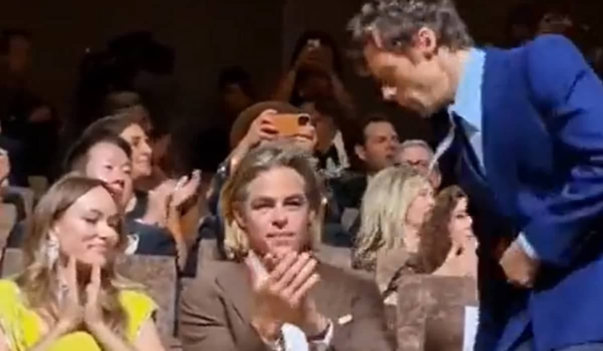 'Não Se Preocupe Querida': Vídeo de Harry Styles 'cuspindo' em Chris Pine gera debates na web