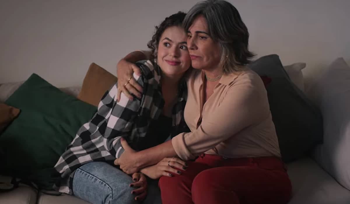 Gloria Pires e Maisa vivem dilema de mãe e filha no filme 'Desapega!'; assista