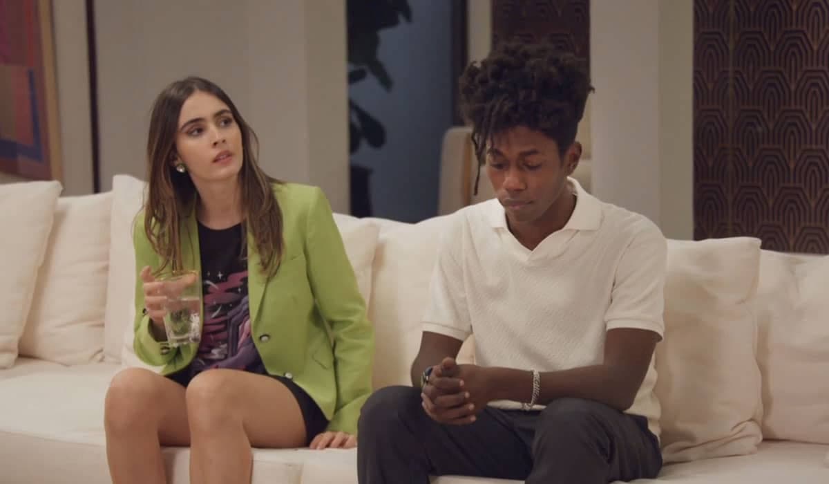 Tony confessa que está apaixonado por Cris em Elas por Elas