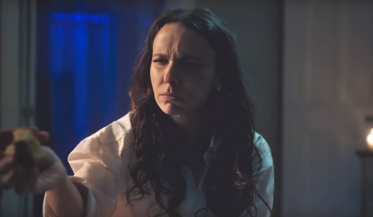 Lucinda fica entre a vida e a morte após ser atingida por tiro em Terra e Paixão