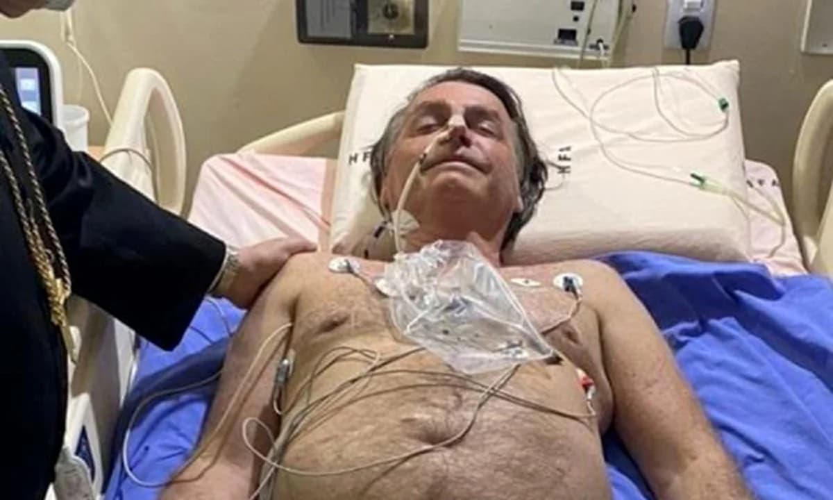 Hospitalização de Bolsonaro: O que aconteceu com o ex-presidente