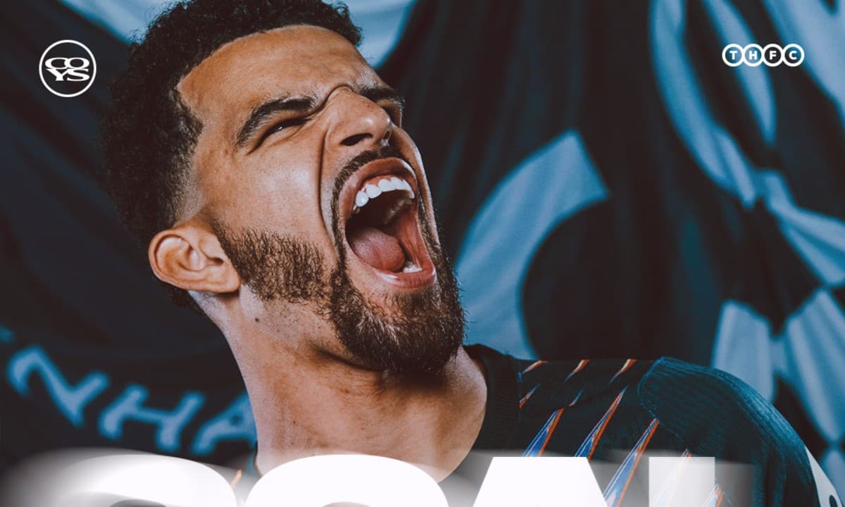 Solanke marca nos acréscimos, e Tottenham com dez arranca empate com o Manchester United
