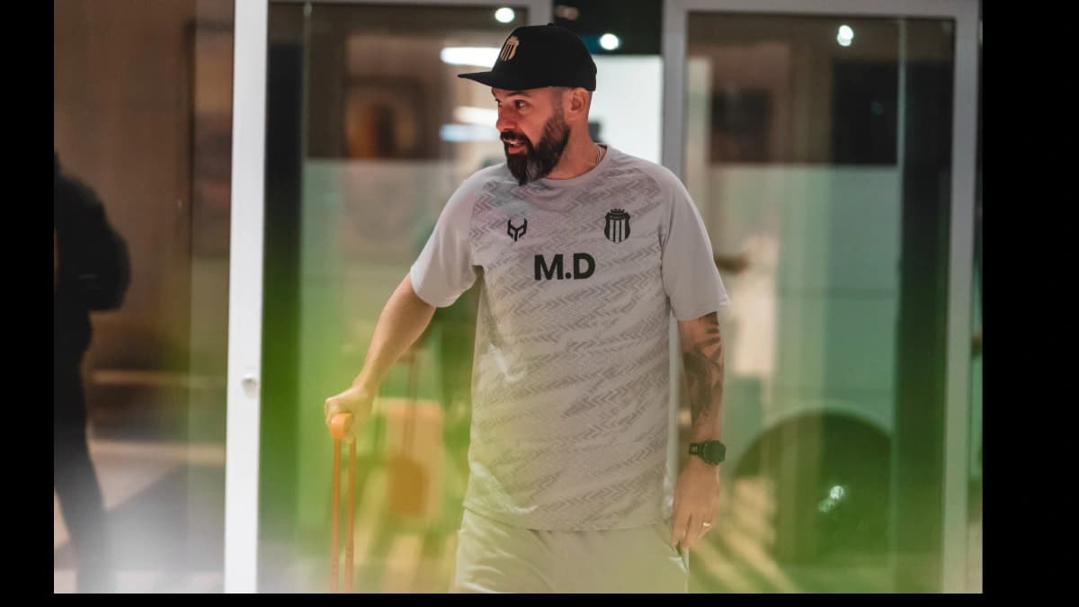 Maurício Dulac, técnico brasileiro do Al Riyadh, encara o líder Al-Hilal no Sauditão