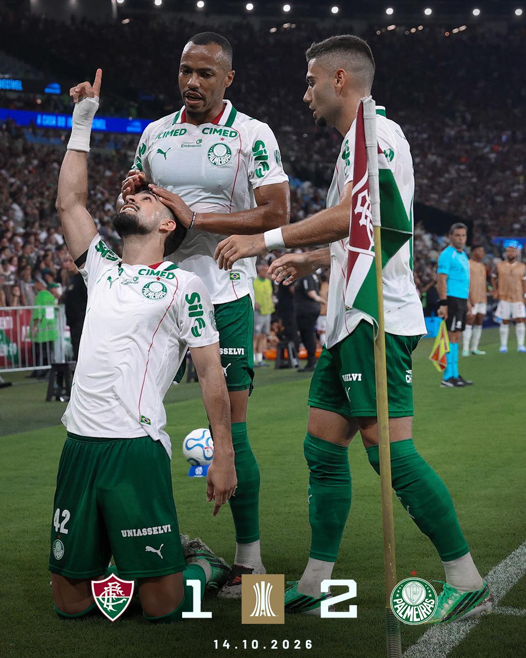 Jogadores do Palmeiras comemoram gol na vitória por 2 a 1 sobre o Fluminense no Maracanã