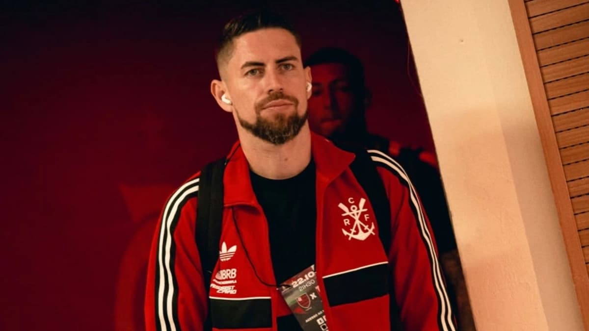 Flamengo cai com um a mais, e até Jorginho para em Muslera nos pênaltis