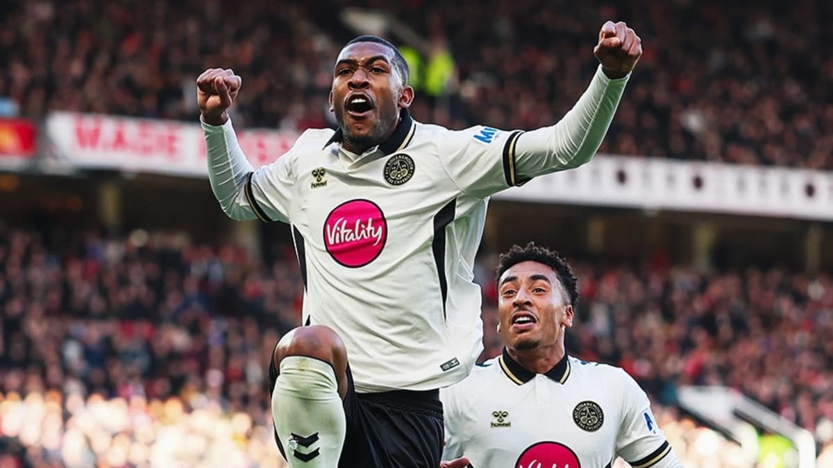 Manchester United leva 3 a 0 do Bournemouth, com gol de Rayan, e afunda na crise