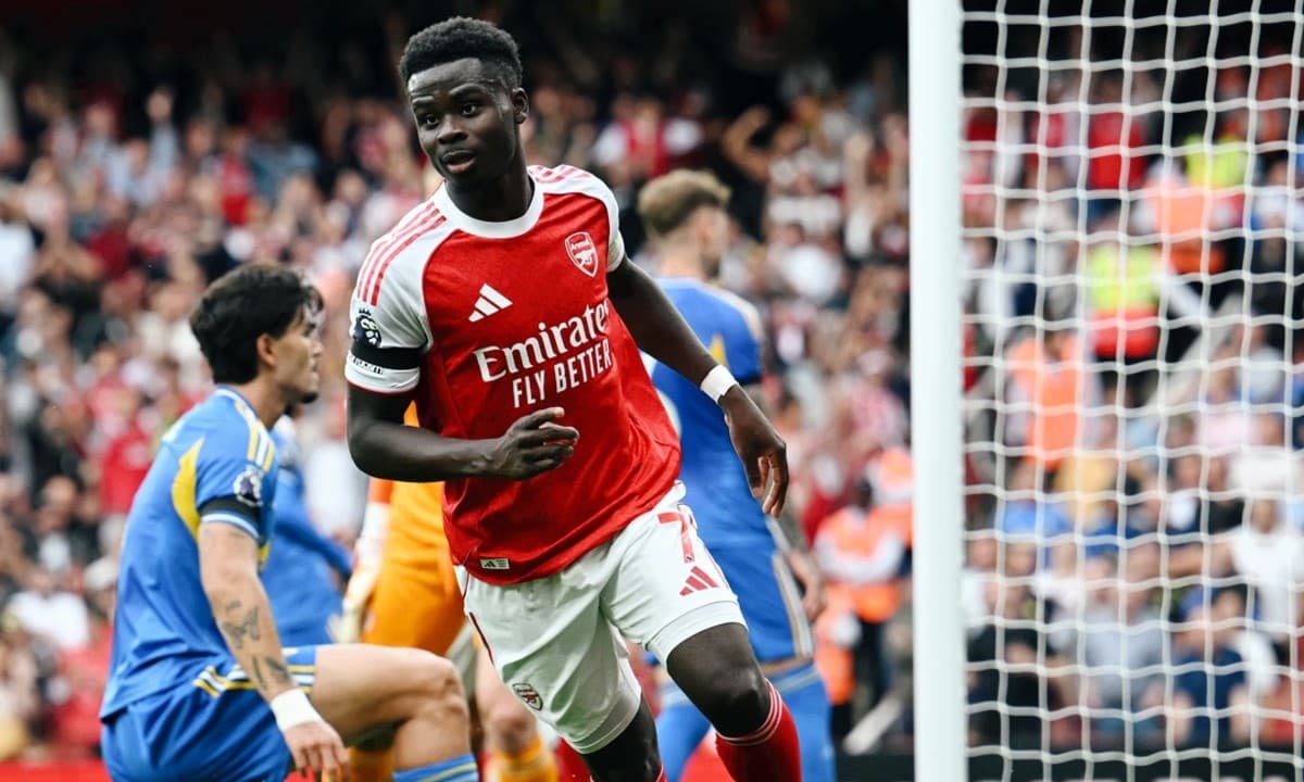 Arsenal recebe o Leeds invicto e tenta apagar a goleada sofrida para o Brighton