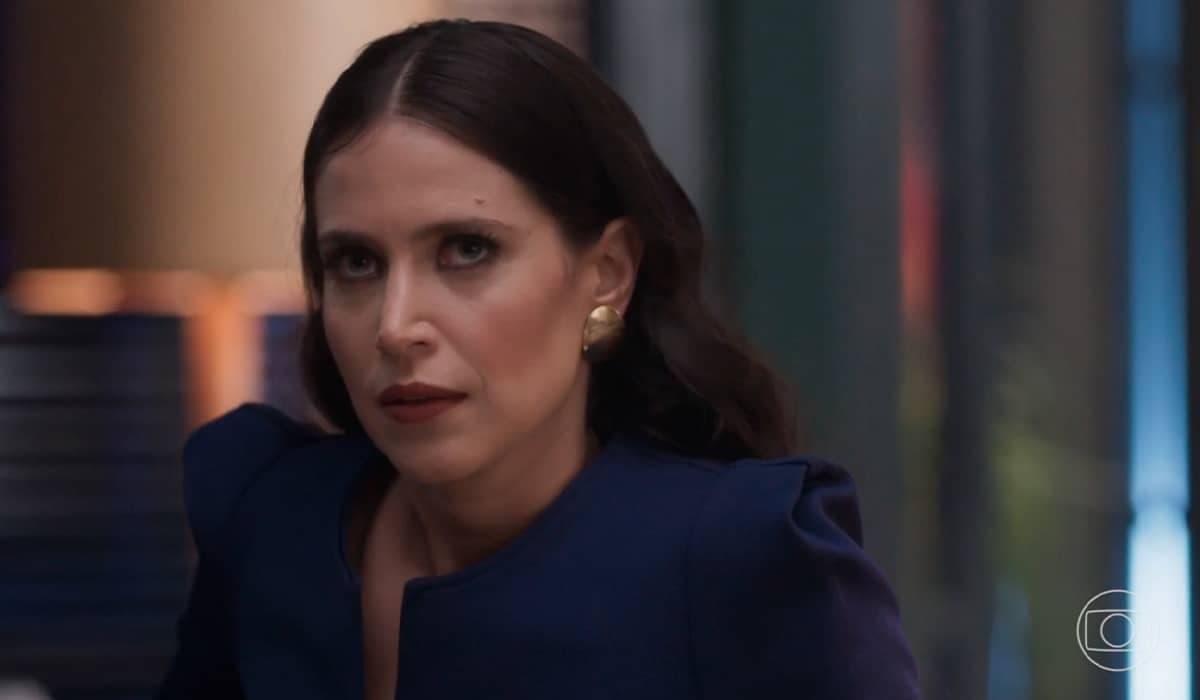 Regina recebe notícia sobre a fórmula de magnésio. Fonte: Reprodução/Globo