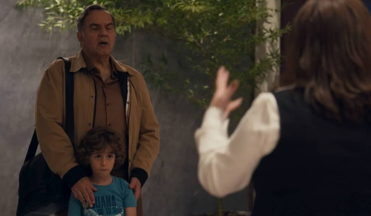 Guerra teme que Tonho seja prejudicado em Travessia. Foto: Reprodução/Globo
