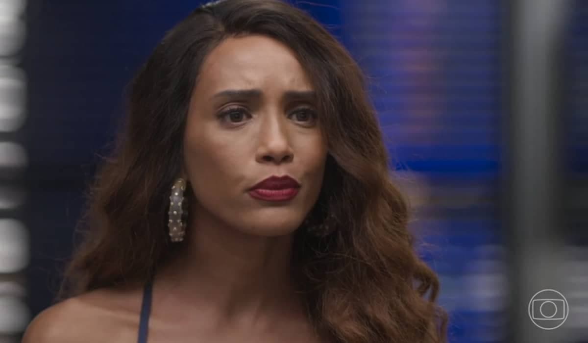 Clarice sabe dos esquemas de Regina. Fonte: Reprodução/Globo