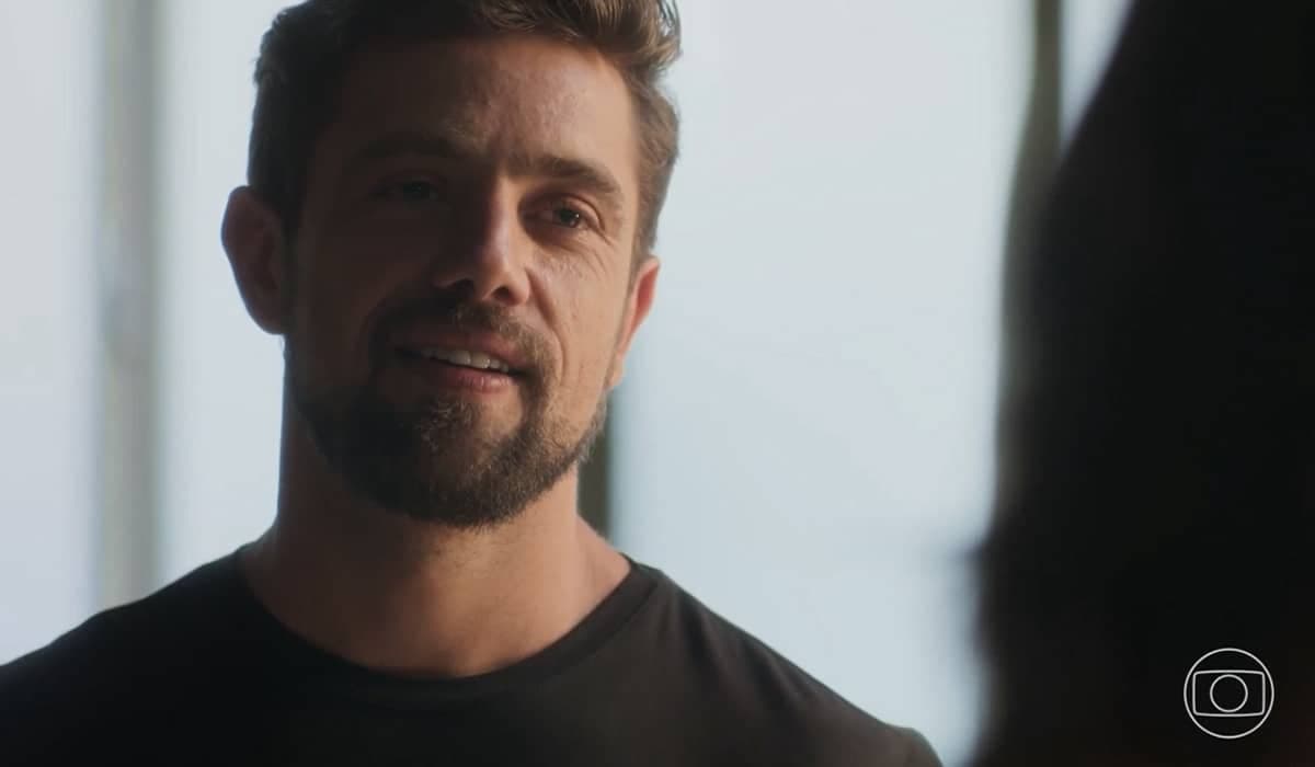 Rômulo é o novo interesse amoroso de Pat. Fonte: Reprodução/Globo