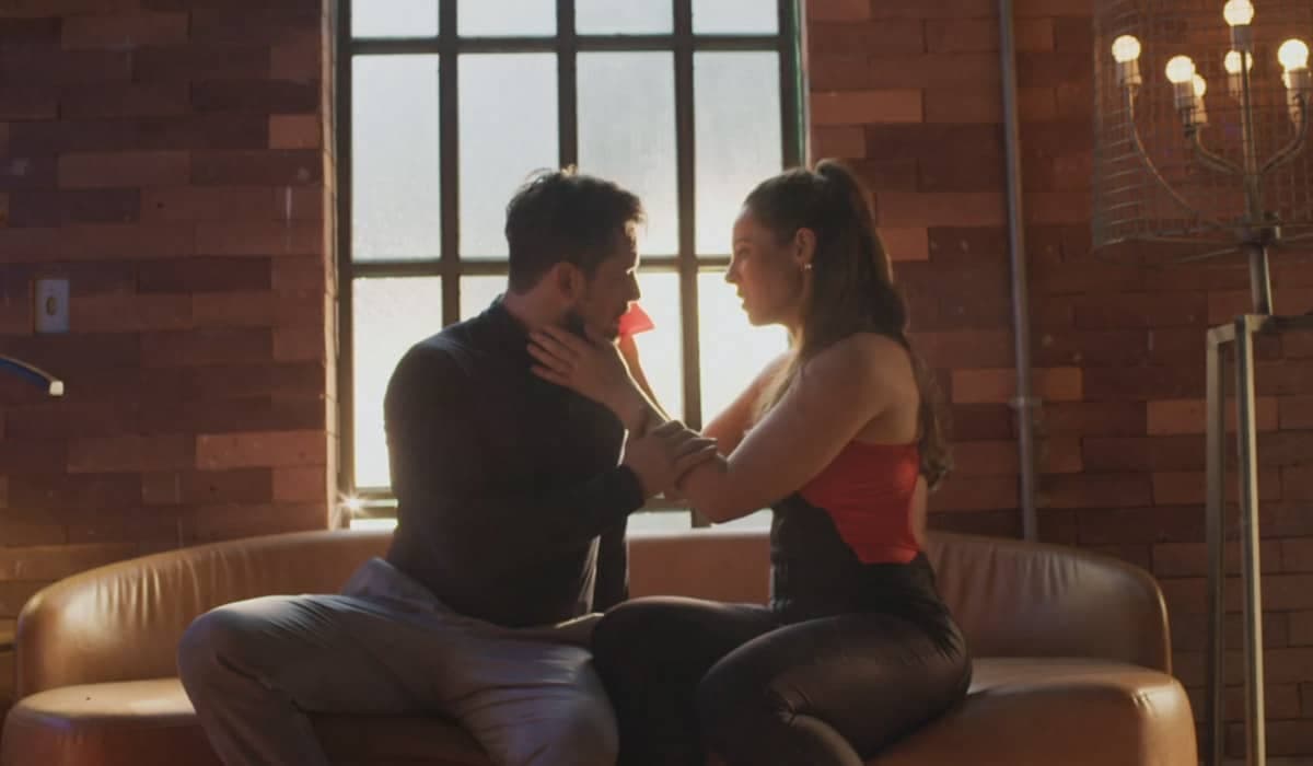 Rômulo e Pat se aproximaram bastante na novela. Foto: Reprodução/Globo