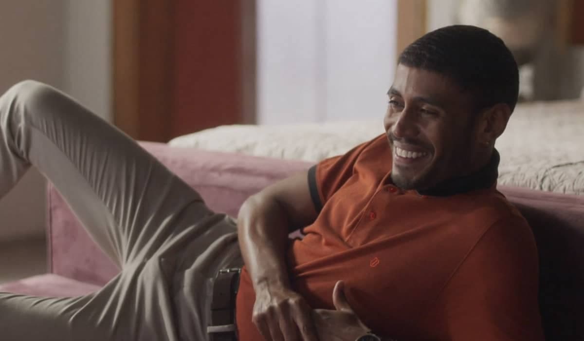 Leonardo está mais sorridente após os conselhos de Jéssica. Foto: Reprodução/Globo