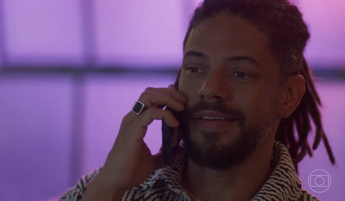 Moa leva as provas para Ítalo. Fonte: Reprodução/Globo