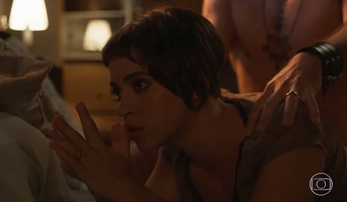 Cora também está por trás da armação. Fonte: Reprodução/Globo