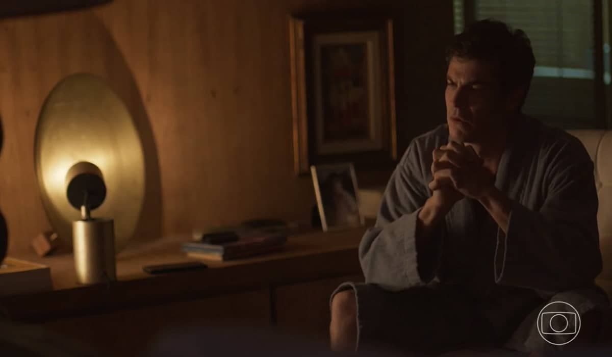 Guilherme fica nervoso com a revelação da paternidade de Tigrão. Fonte: Reprodução/Globo
