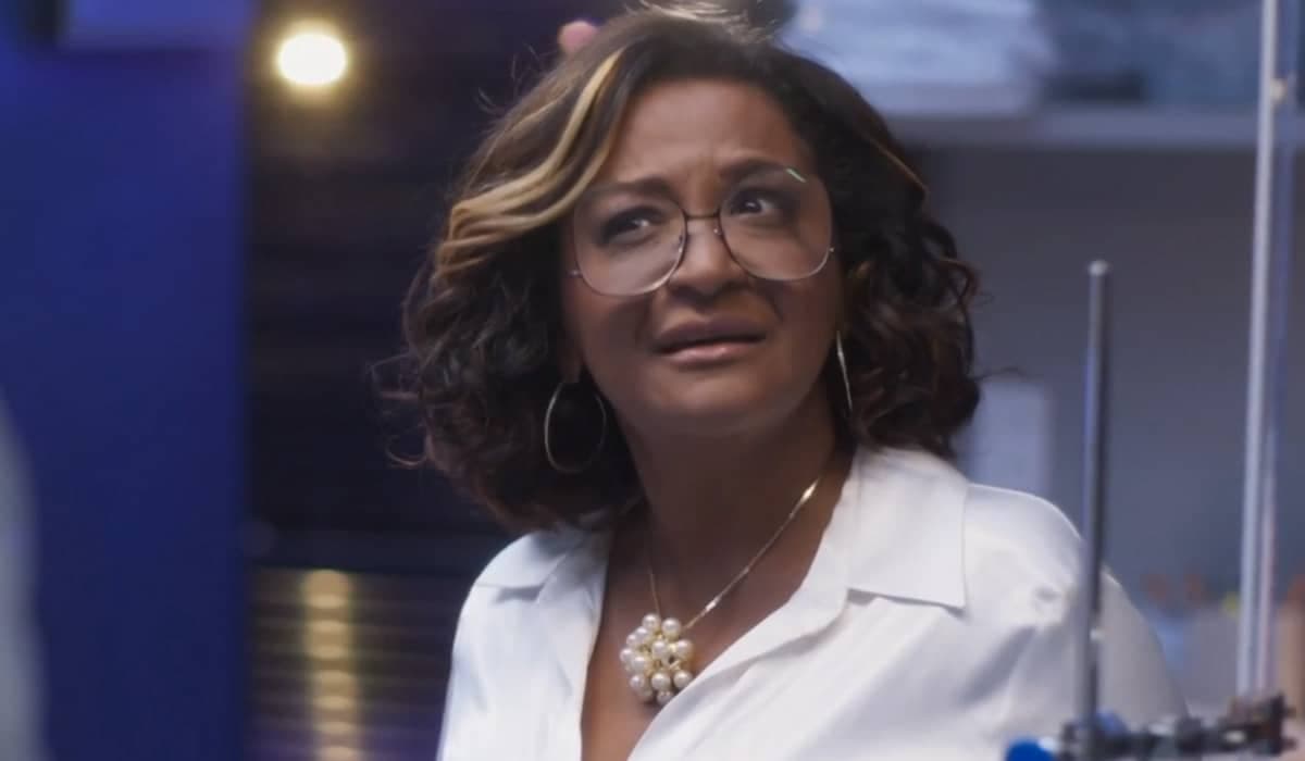Martha fica em choque com a atitude do filho em Cara e Coragem. Foto: Reprodução/Globo