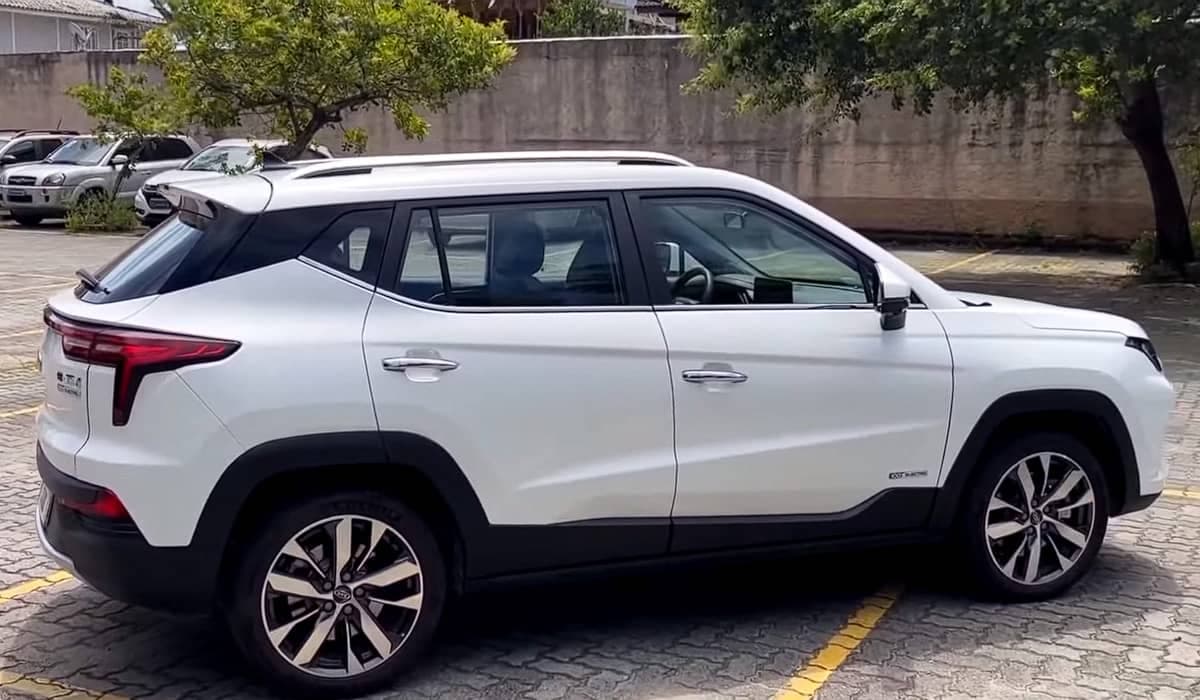JAC E-JS4. Fonte: Reprodução/YouTube