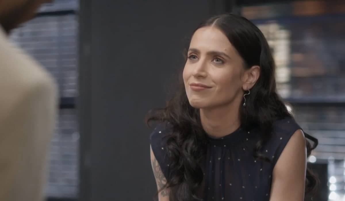 Regina receberá uma proposta financeira de Danilo para roubar a fórmula. Foto: Reprodução/Globo