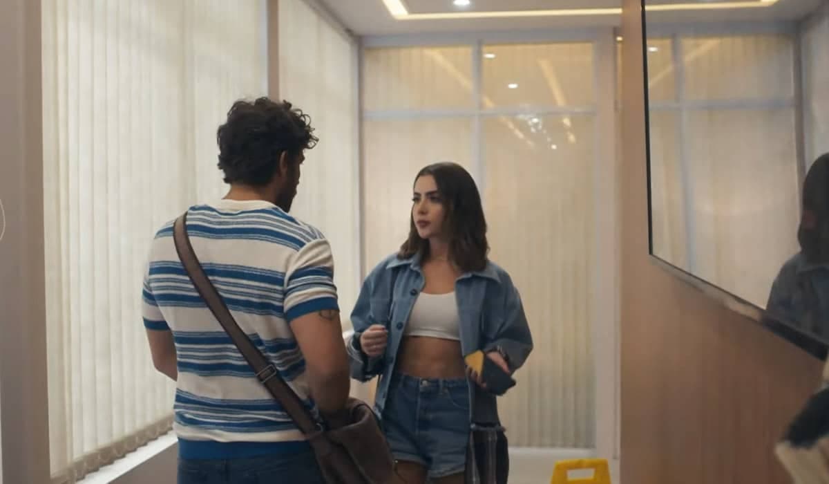 Chiara se apaixona por Ari na novela Travessia. Foto: Reprodução/Globo