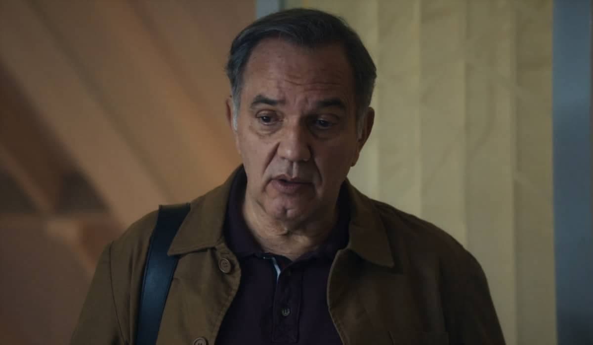Guerra acorda no hospital após acidente e dá informação preciosa a Ari. Foto: Reprodução/Globo