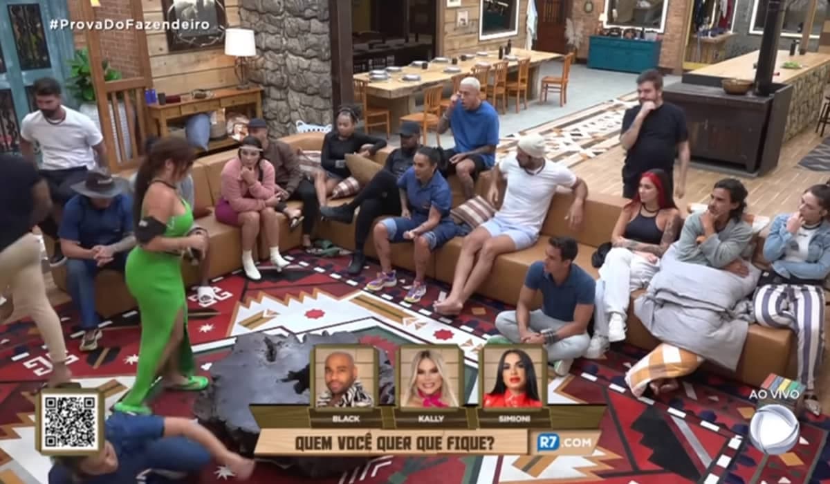 Cezar, Kally e Simioni se enfrentam na quinta roça. Foto: Reprodução/Record
