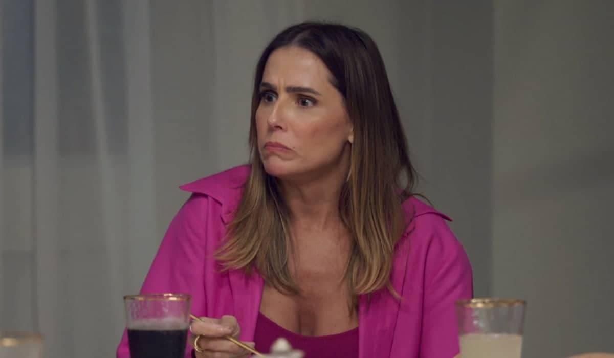Lara se desespera durante audiência. Fonte: Reprodução/Globo