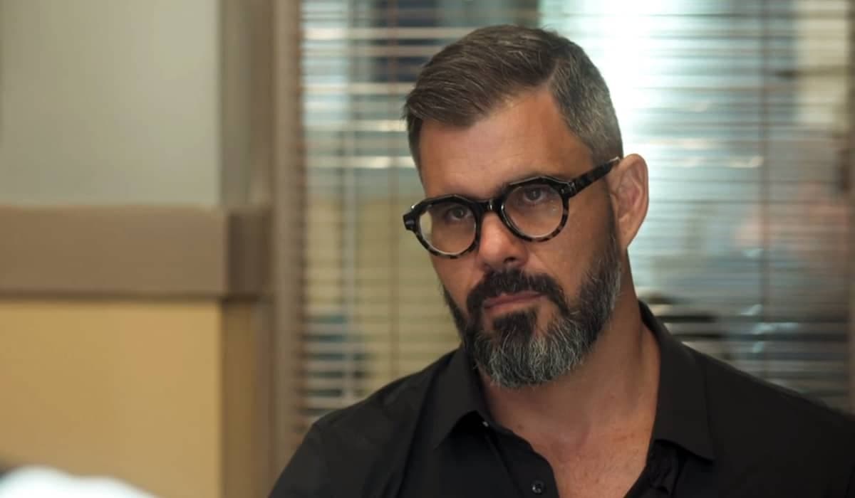 Pascoal estranha o comportamento de César. Fonte: Reprodução/Globo