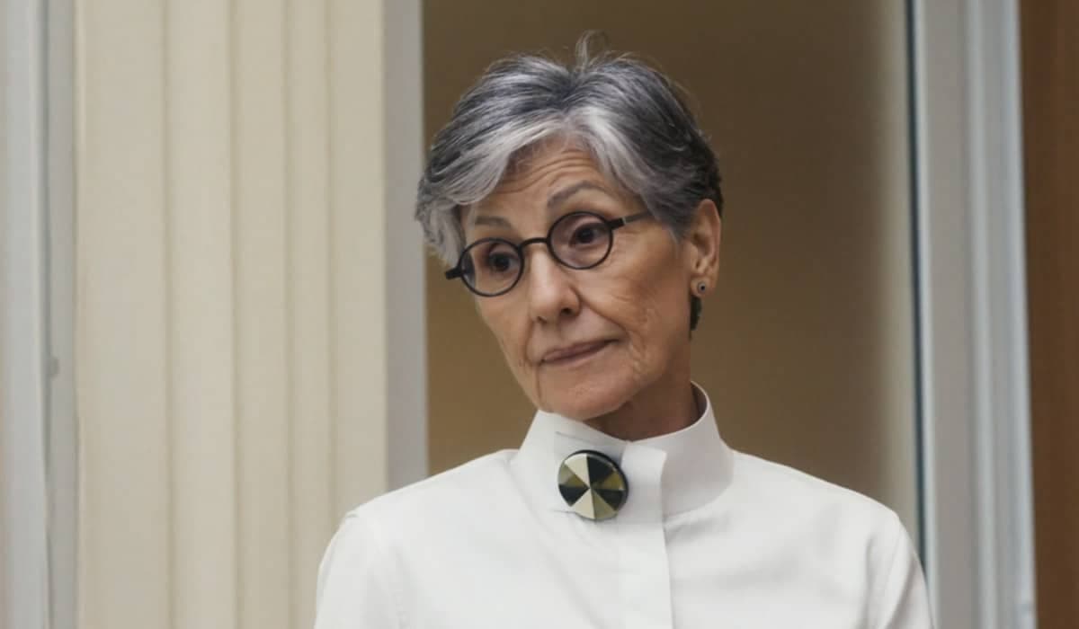 Cidália sempre desconfiou de Ari em Travessia. Foto: Reprodução/Globo