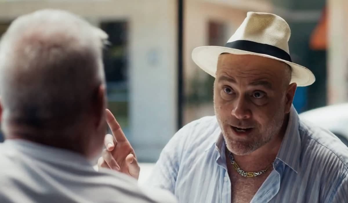 Zezinho está atrás de Moretti. Fonte: Reprodução/Globo