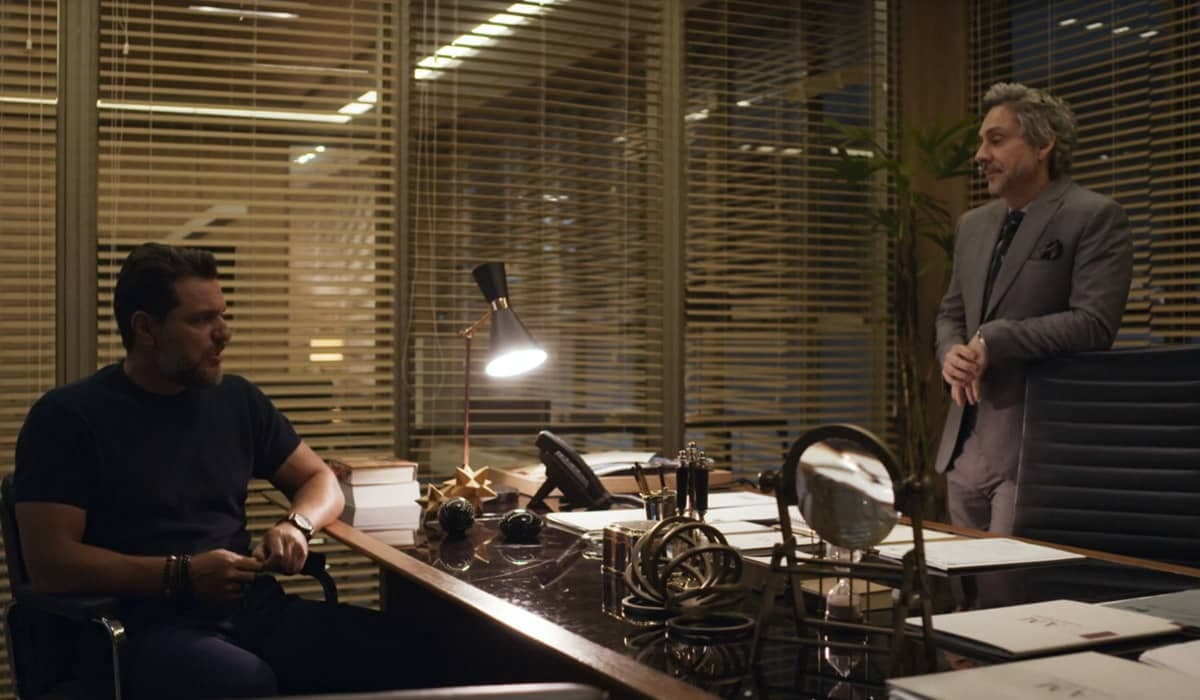 Stenio finalmente larga a mão de Moretti na novela das nove. Foto: Reprodução/Globo