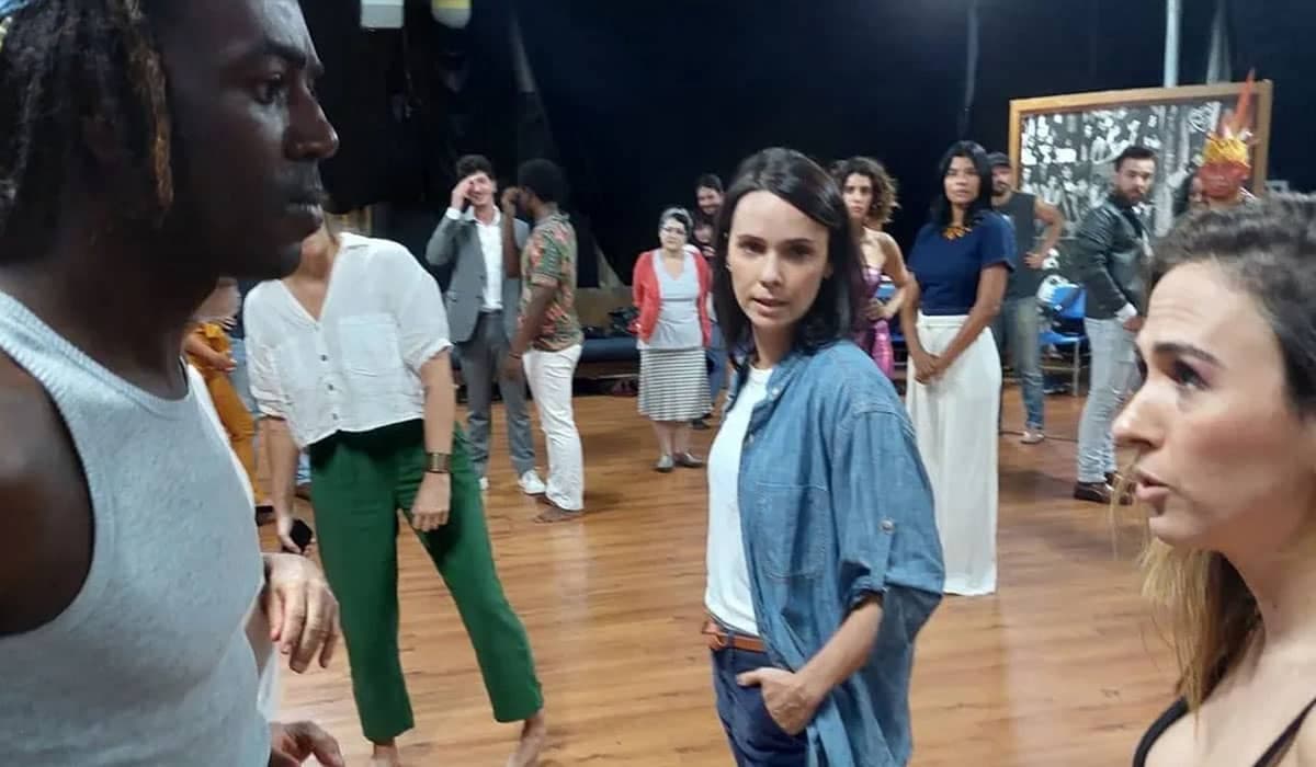 Jonathan Azevedo, Débora Falabella e Tata Werneck nos bastidores de Terra e Paixão. Foto: Reprodução/Instagram