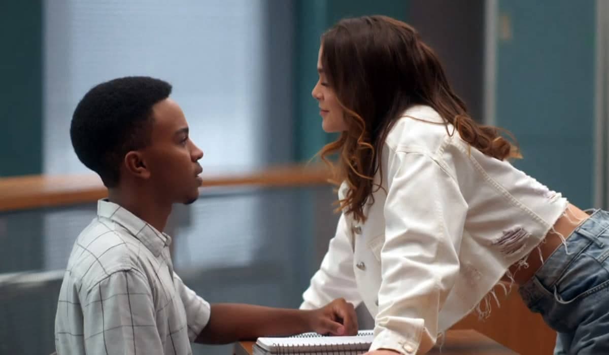 Yuri e Guiga estão ficando íntimos em Vai na Fé. Foto: Reprodução/Globo
