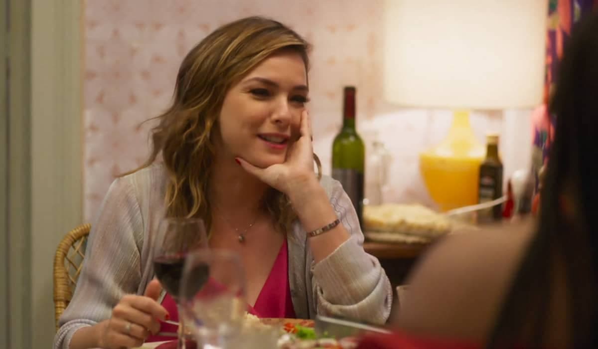 Clara prefere seguir em frente sem olhar para trás na novela das sete. Foto: Reprodução/Globo