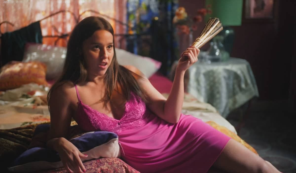 Berenice consegue o colar de Gladys em Terra e Paixão. Foto: Reprodução/Globo