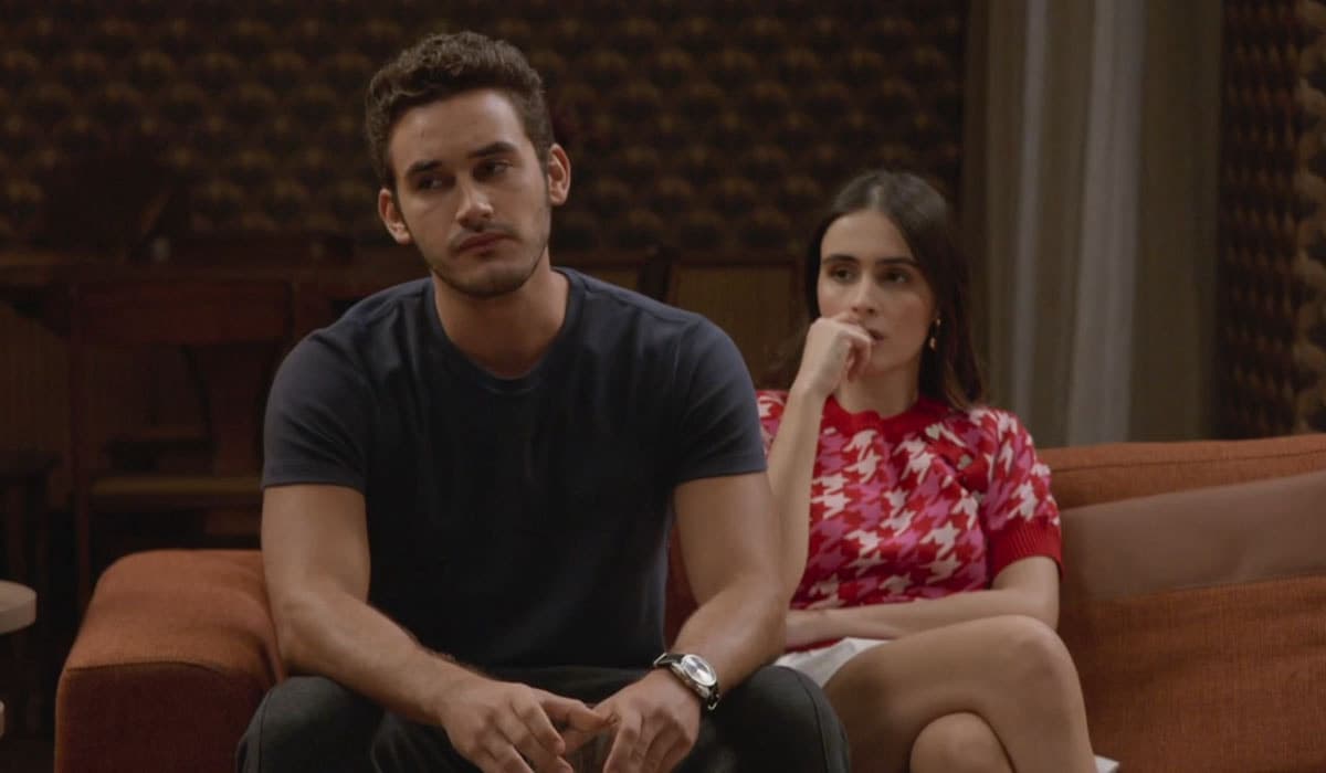 Giovanni vai tirar satisfação com Cris em Elas por Elas. Foto: Reprodução/Globo