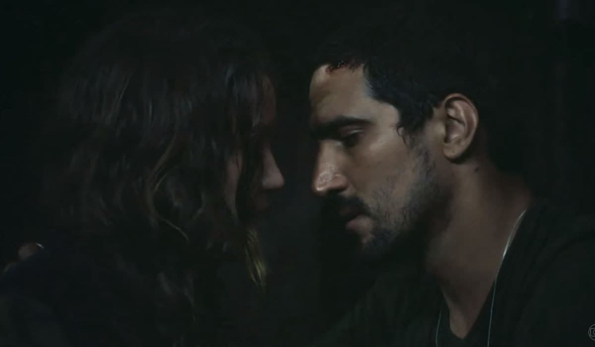 Vênus e Tom se reaproximam após suposta traição. Foto: Reprodução/Globo