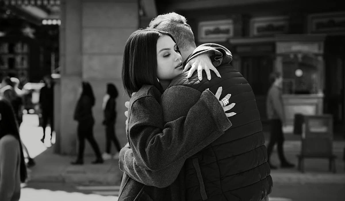 Coldplay X Selena Gomez: Clipe de Let Somebody Go atinge 1 milhão de views