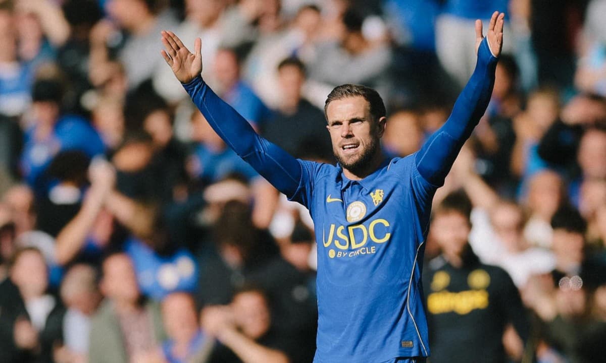 Aos 36 anos, Henderson faz gol em 66 segundos, dá assistência e marca golaço de falta na goleada do Chelsea