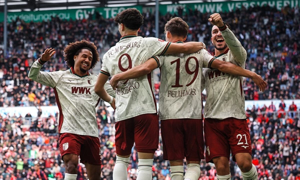 Gol em 8 segundos após falha de Neuer: Augsburg vence o Bayern no intervalo e quebra recorde da Bundesliga