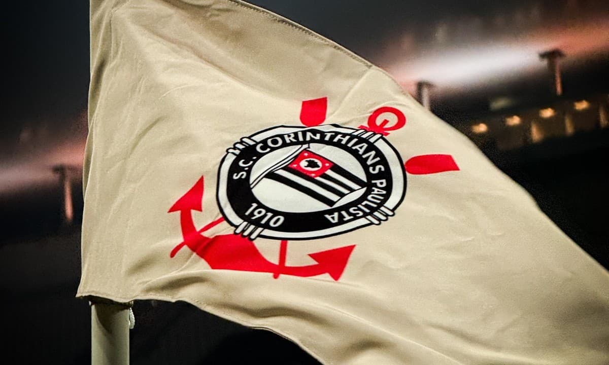 Corinthians soma derrotas, escapa do Z-4 e entrega a Seedorf a missão de evitar a queda