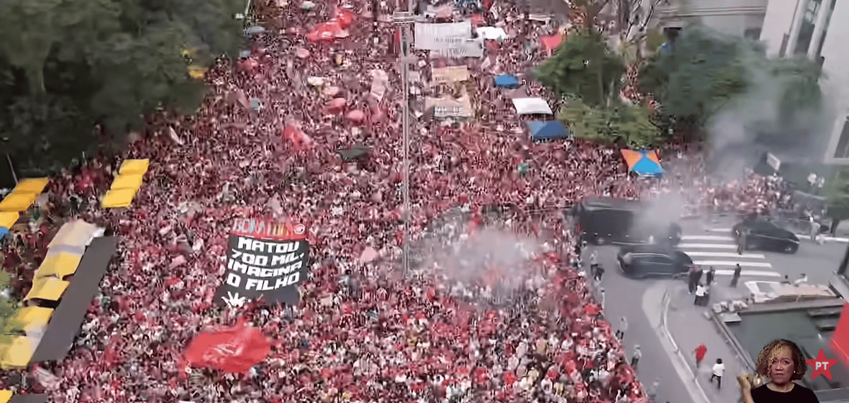 Ato pró-Lula na Paulista termina com estações de metrô pichadas e grades quebradas