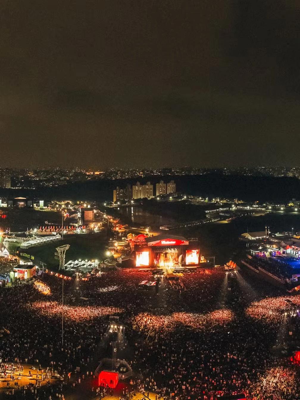 Lollapalooza 2027: veja o line-up por dia, com Travis Scott, The Killers e Charli XCX