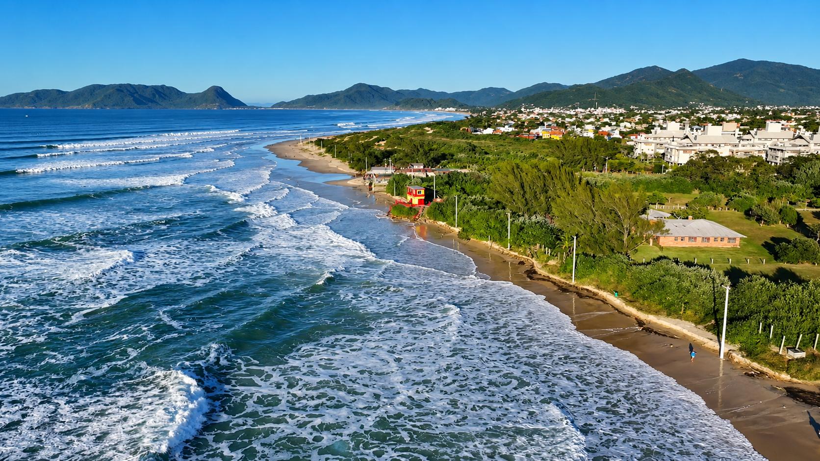 Alerta em Santa Catarina: Maré alta e ressaca ameaçam Florianópolis e Itajaí com alagamentos