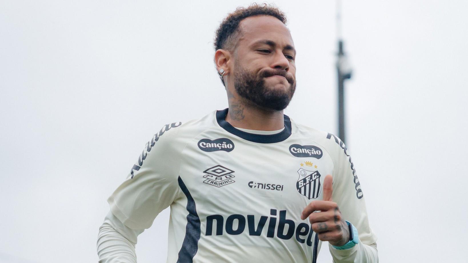 Neymar joga hoje? Atacante é relacionado por Cuca, mas fica fora de viagem e desfalca o Santos contra o Palmeiras
